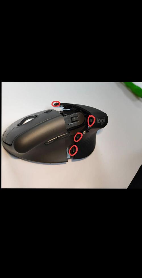 logitech无线鼠标怎么换电池