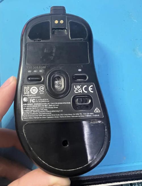 logitech无线鼠标怎么换电池