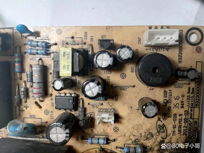 电磁炉THX202H低压电源故障检修