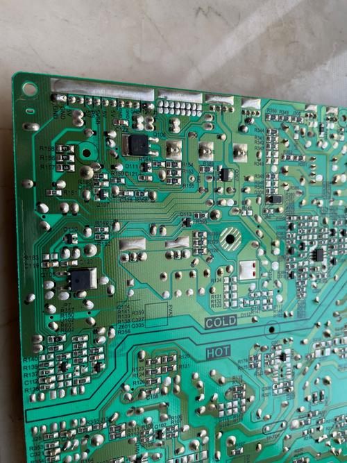 电磁炉THX202H低压电源故障检修