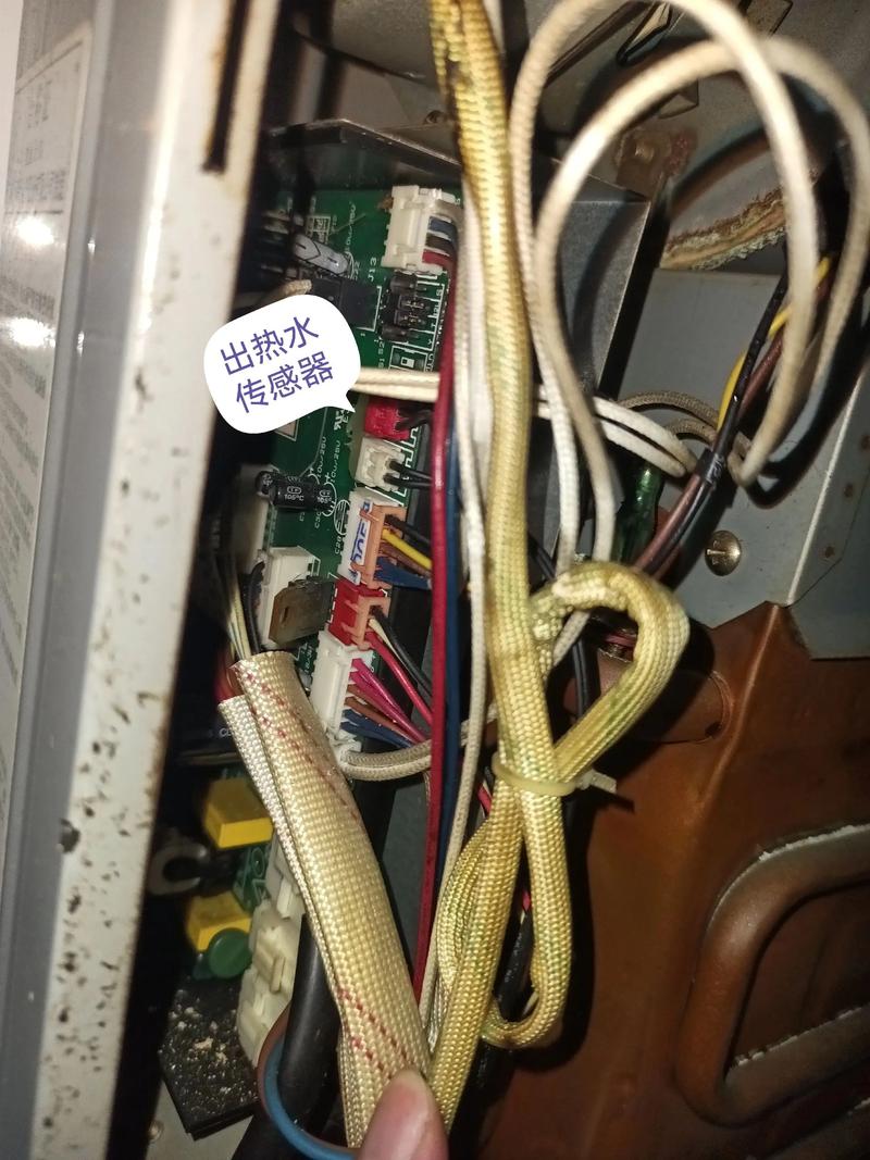 燃气热水器e4堵风风压故障怎么处理