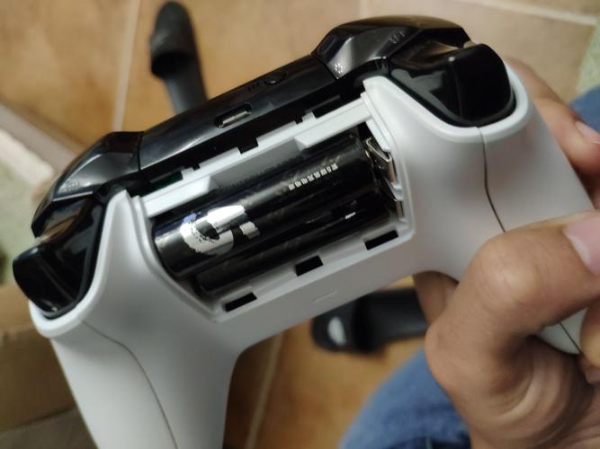 xbox one手柄电池安装