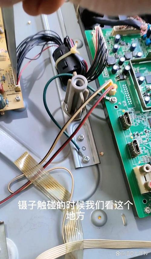 王牌乐华25b5电源正常不开机故障