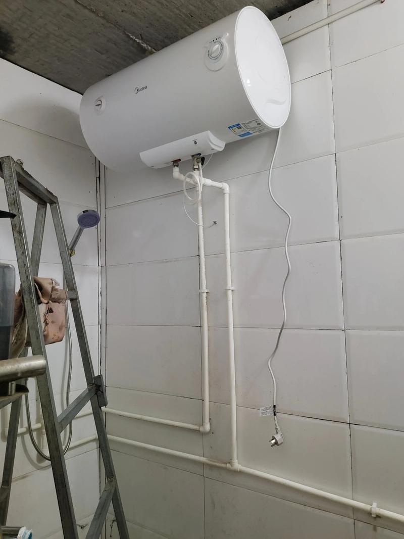 美的热水器遥控器电池安装方法