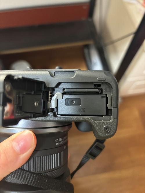 单反相机电池第一次充电充多久