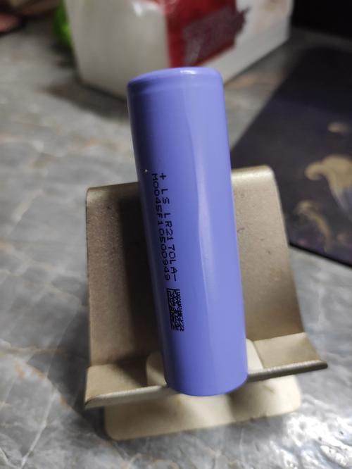 有一块手机用的锂电池3.7v