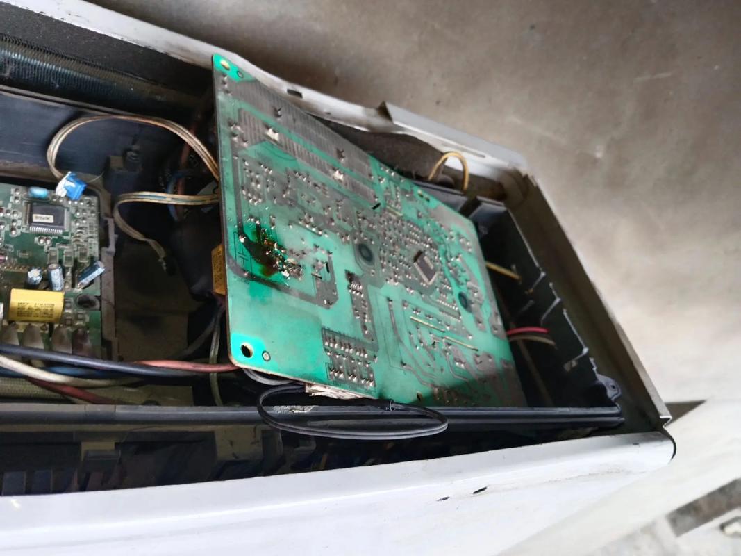 海尔挂机变频空调e7故障维修实例