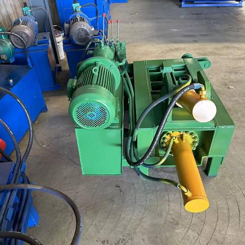 废铁丝压块机工作原理