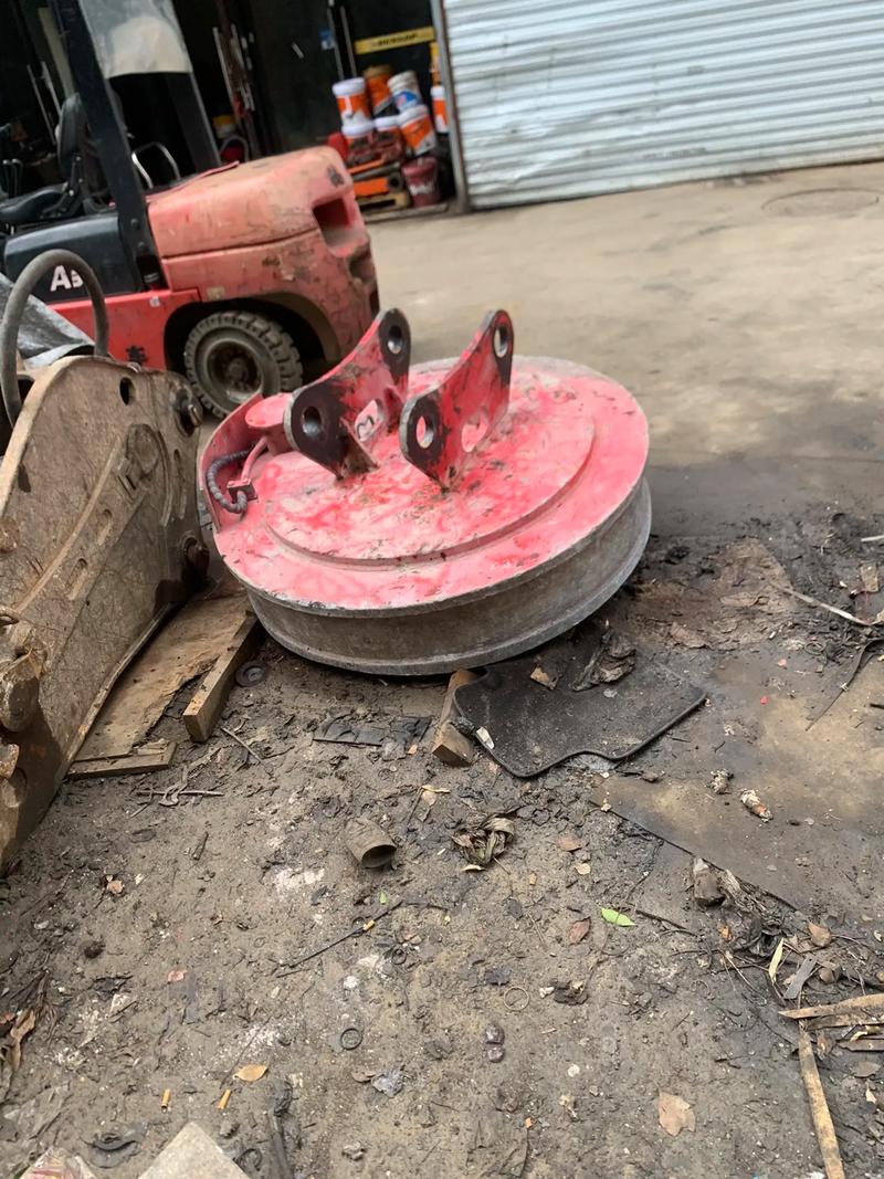 地下有废铁 要个强磁