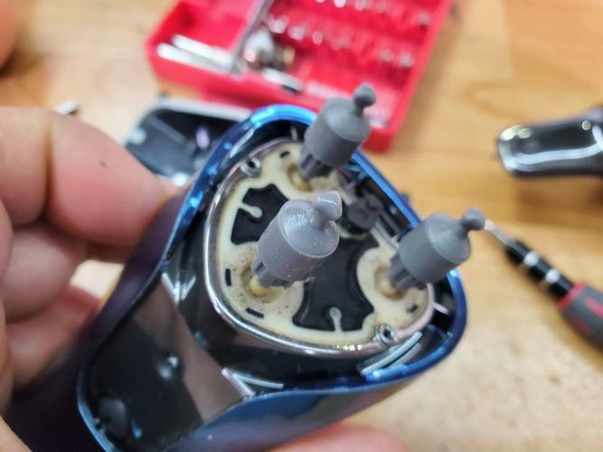 飞科fs717如何更换电池