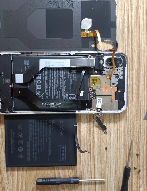 努比亚z7mini电池拆卸