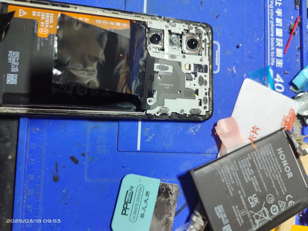 荣耀6 plus怎么换电池