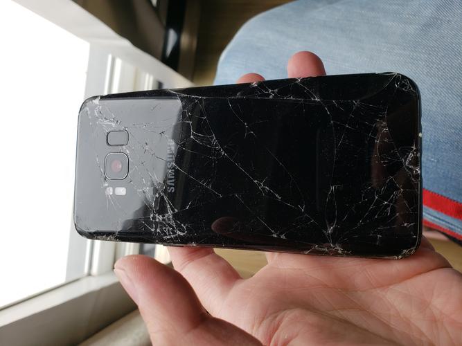 三星手机电池鼓包了还能用吗