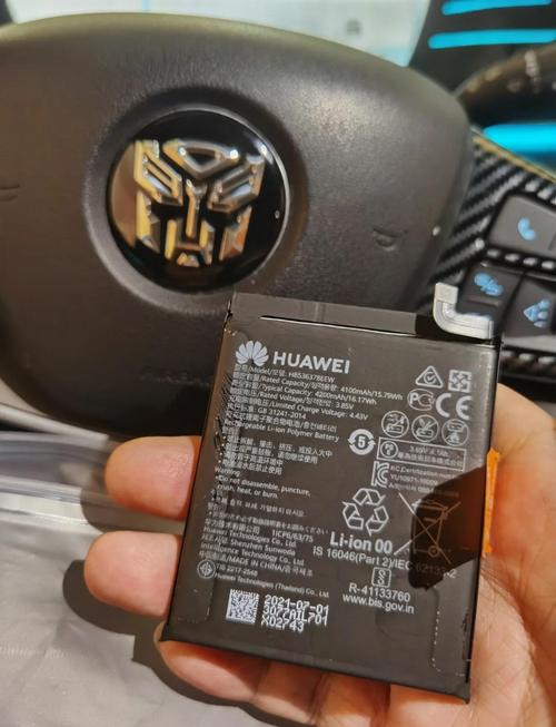 手机电池为什么有四个触点