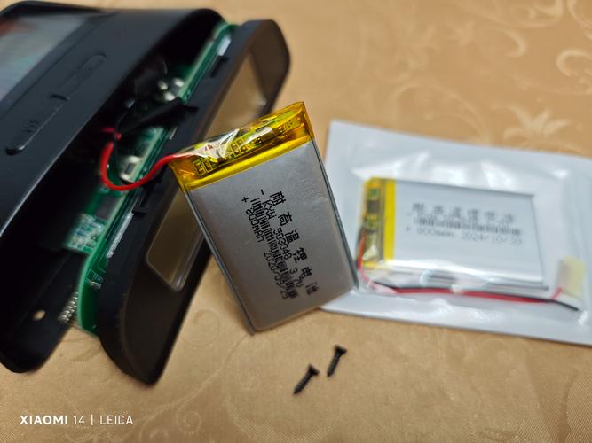 行车记录仪有用电池的吗