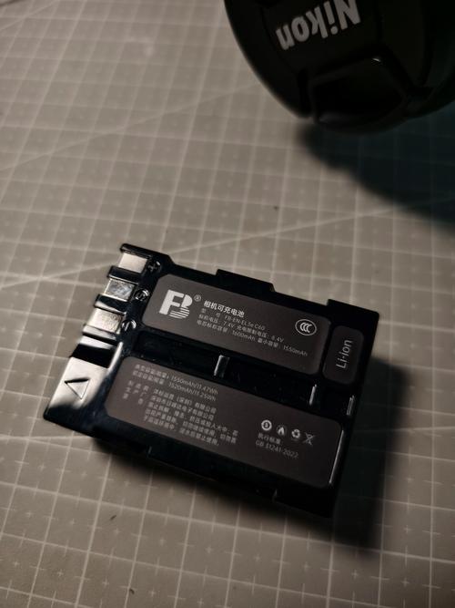 尼康d90怎么取出电池