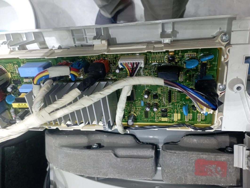 创维21t15aa场幅小故障