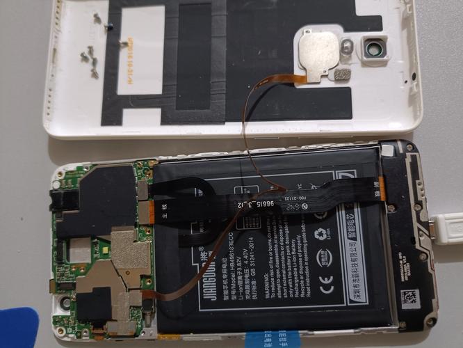 华为荣耀6电池怎么更换