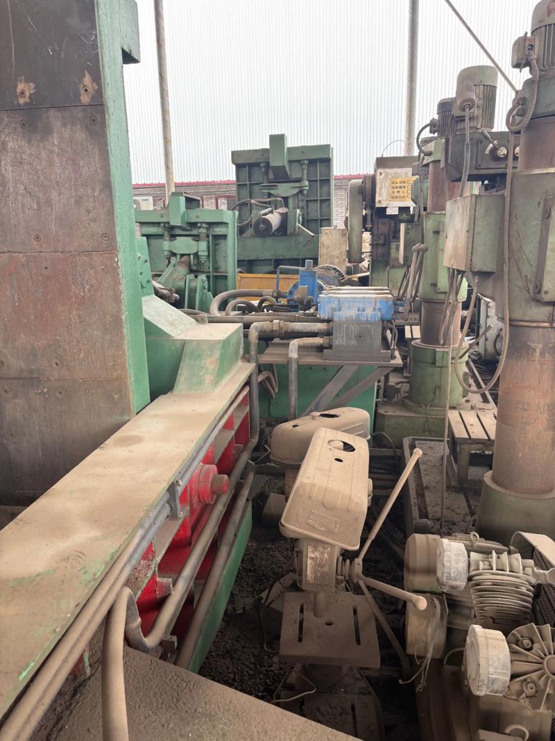 华宏大型废铁压块机