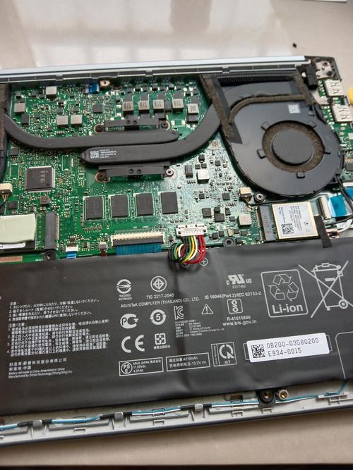 华硕笔记本主板电池在哪