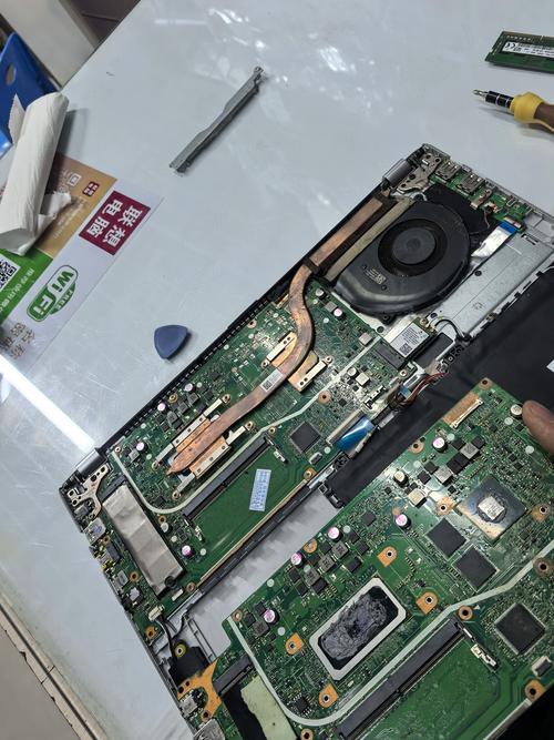 华硕笔记本主板电池在哪