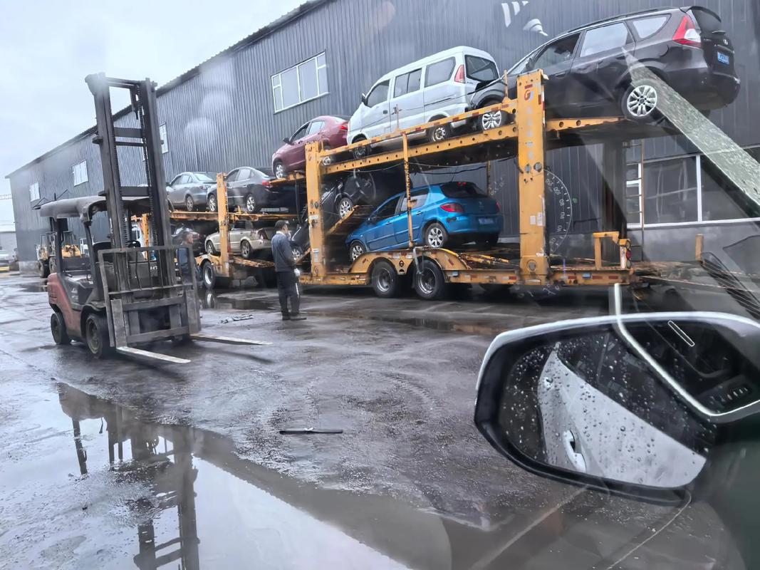 旧汽车废铁回收站