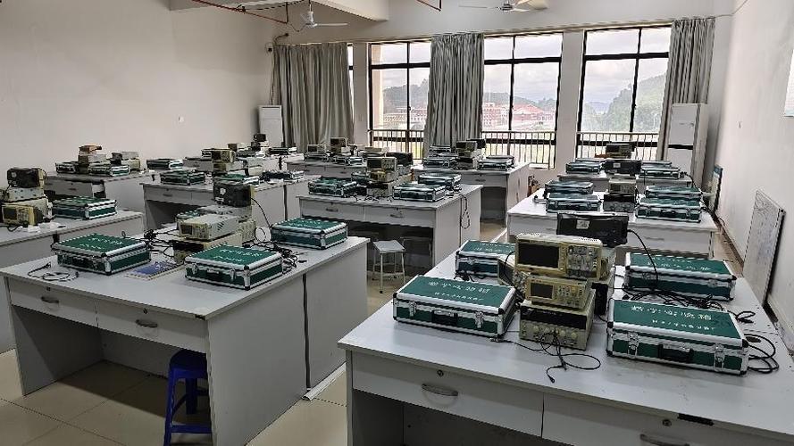 清华大学 电池 实验室