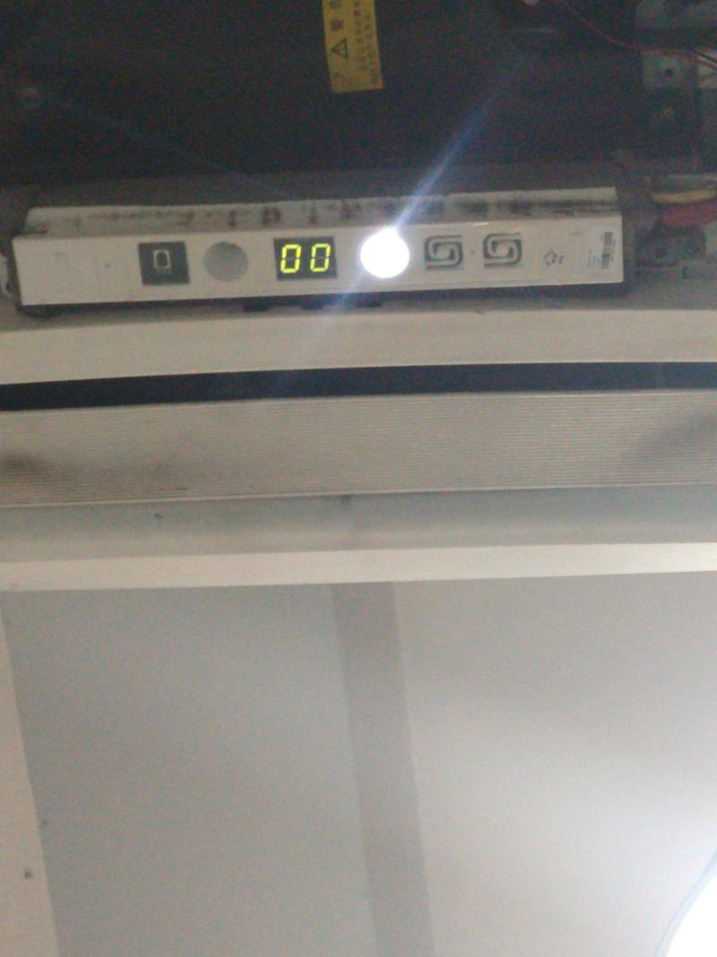 格力5匹吸顶机故障e1维修